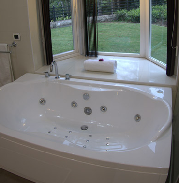 Elegant Bathroom Sanctuary for Ultimate Relaxation
