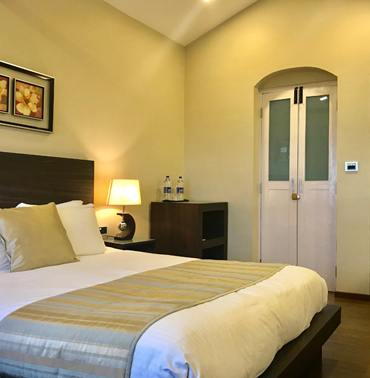 Luxurious Farview Resort Bedroom Sophisticated Design with Modern Amenities in Kotagiri