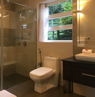 Modern Farview Resort Bathroom Comfortable and Convenient Space